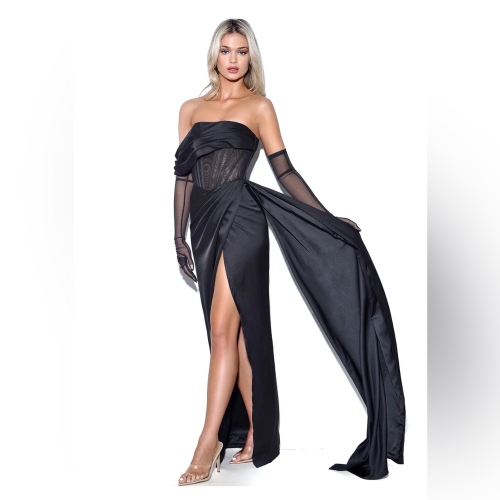Miss circle Rebeca Black Satin High Slit Corset Gown × 1
S / US 4-6